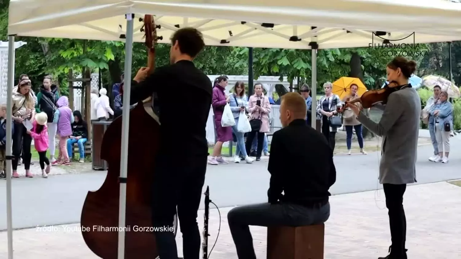 Filharmonicy wylądują na ulicy...