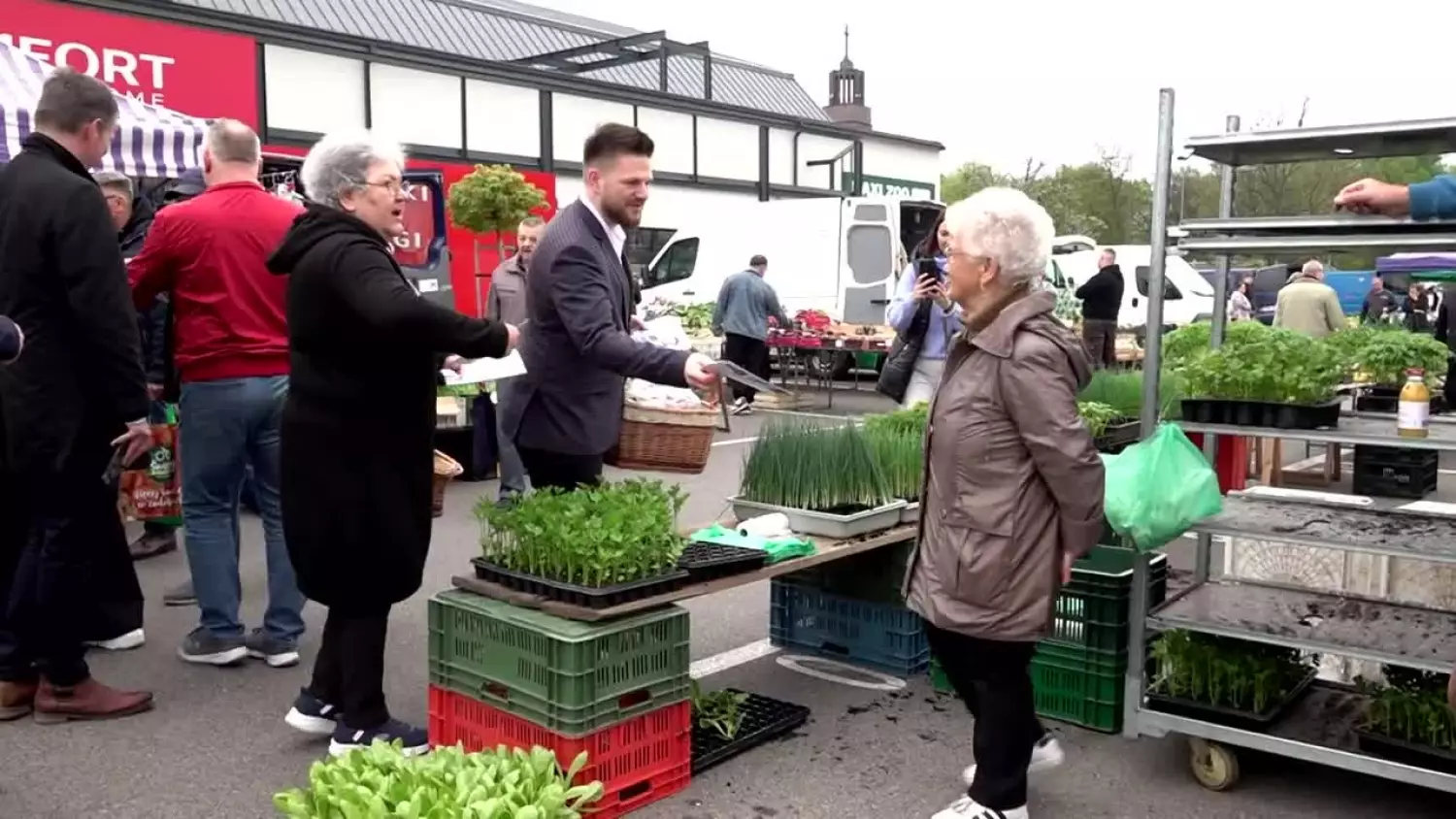 Kandydat na prezydenta na ryneczku przy Jerzego