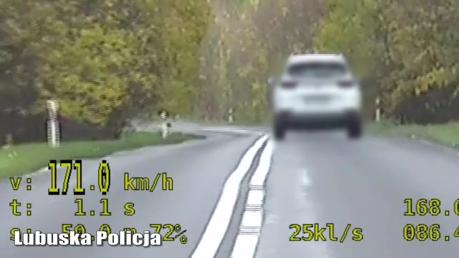 Kierowca osobówki jechał 171 km/h. Niebezpieczną jazdę przerwali policjanci