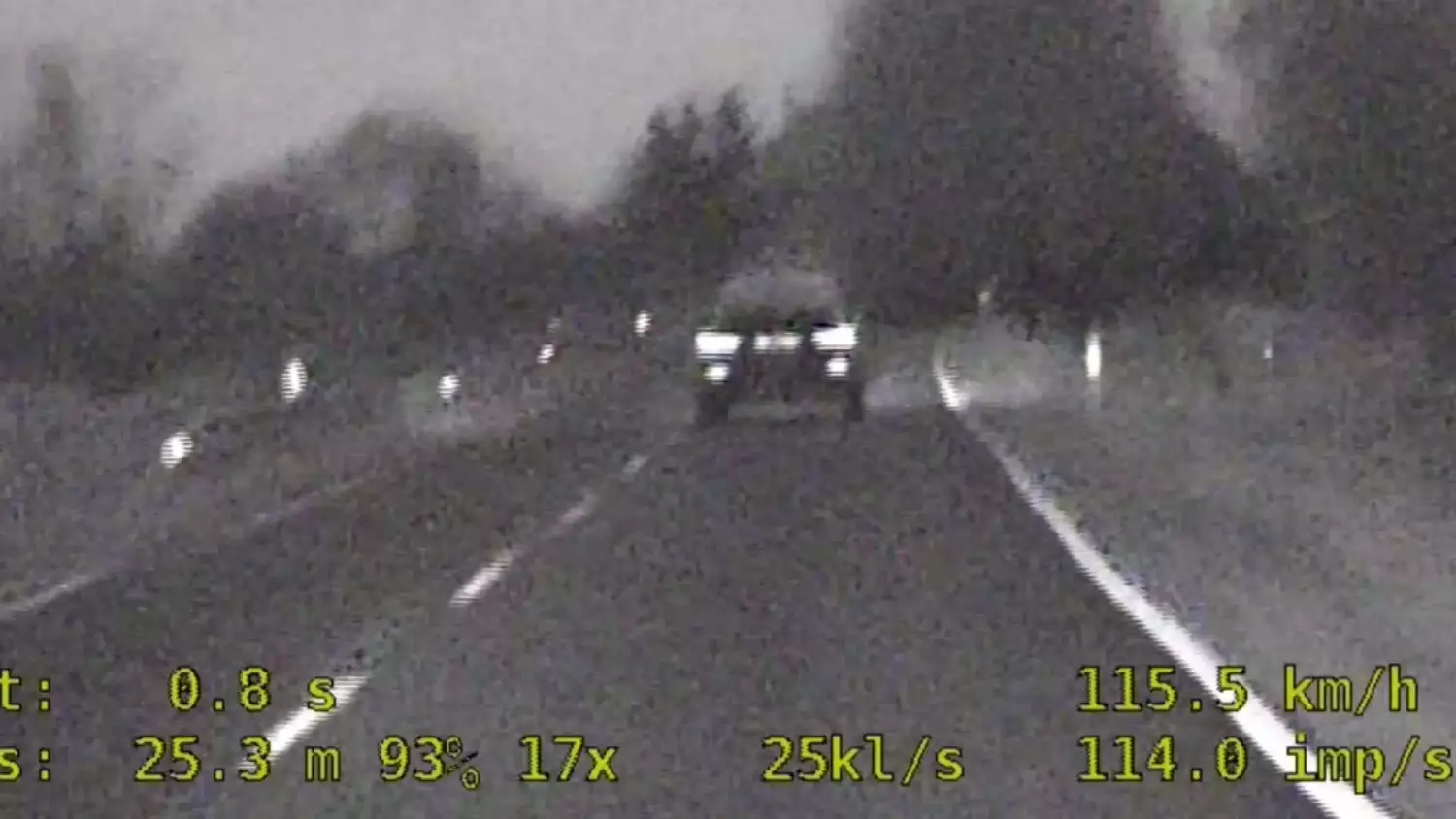 Kierowca osobówki jechał 119 km/h w terenie zabudowanym. Niebezpieczną jazdę przerwali policjanci