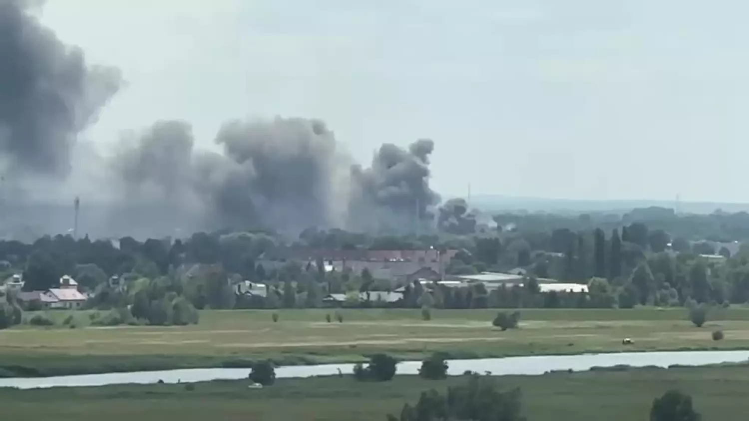 Gorzów: Pożar zakładu wymiany opon przy ul. Kasprzaka. Ogromny słup dymu nad miastem