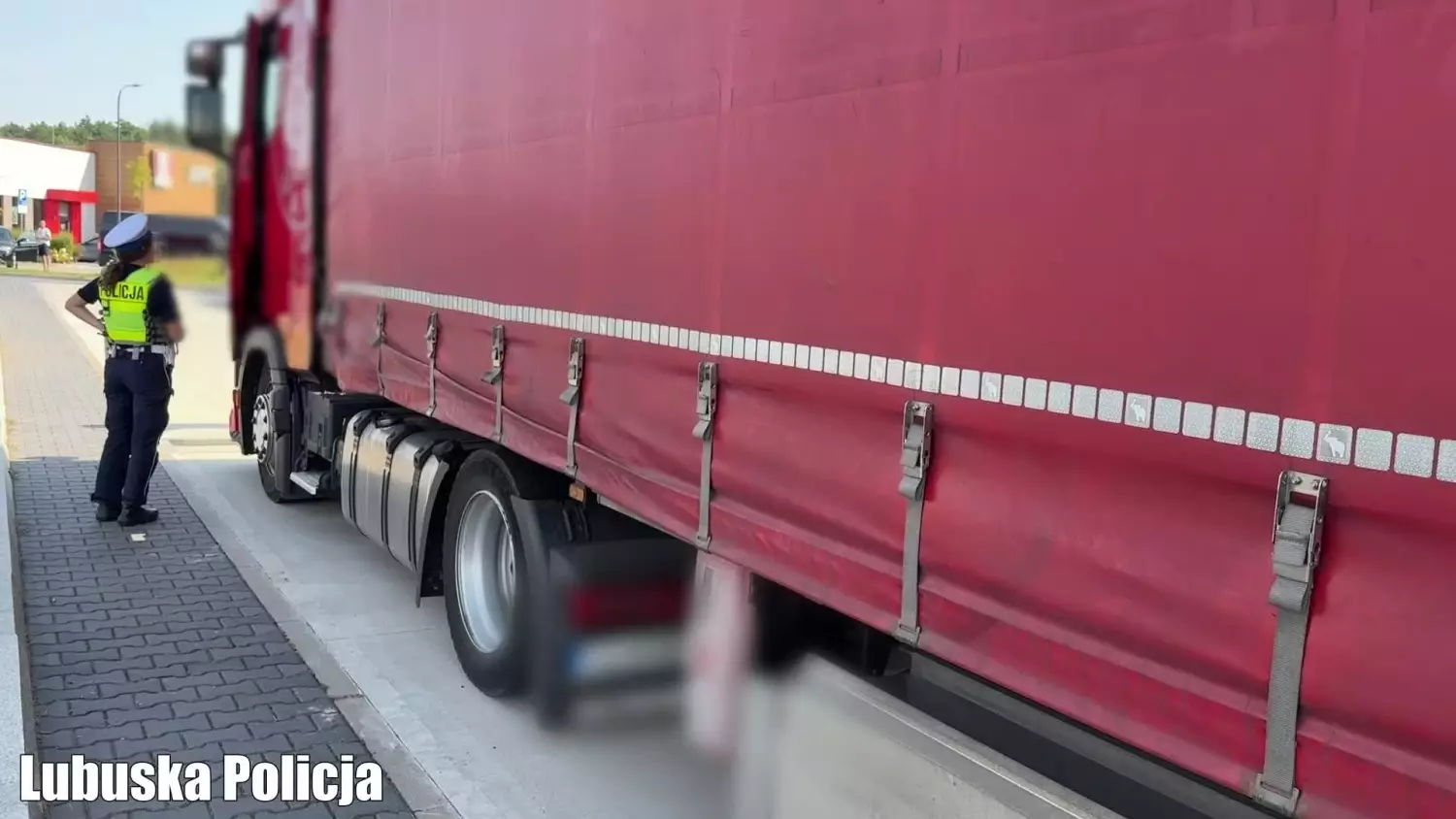 Niebezpieczne manewry ciężarówek na S3
