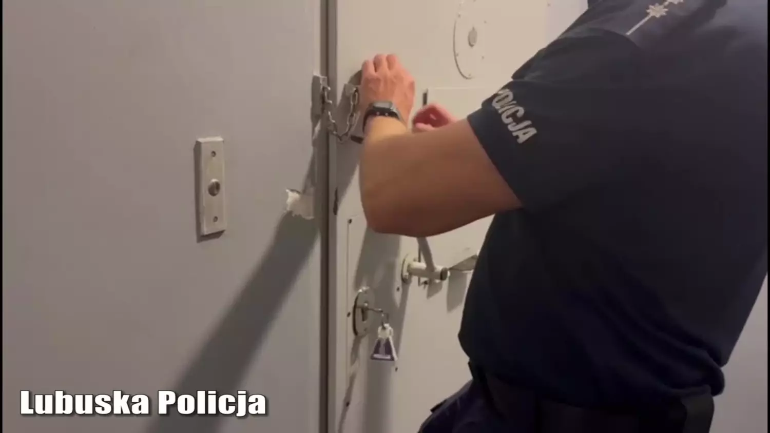 Czynna napaść i arsenał w mieszkaniu. Policjanci interweniowali w Drezdenku