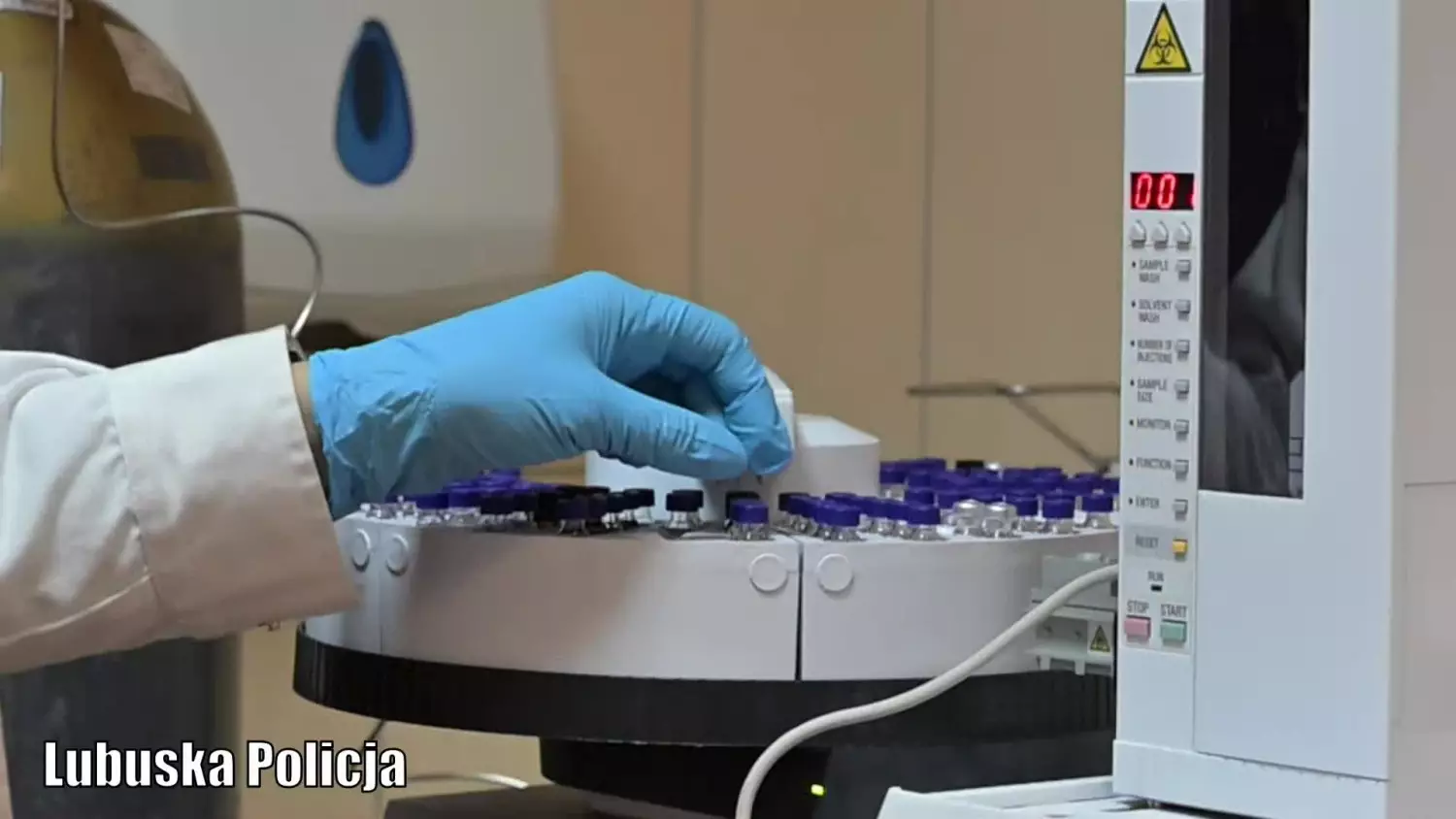 Śmierć w mieszkaniu przy Broniewskiego. Śledczy mówią wprost: to zabójstwo