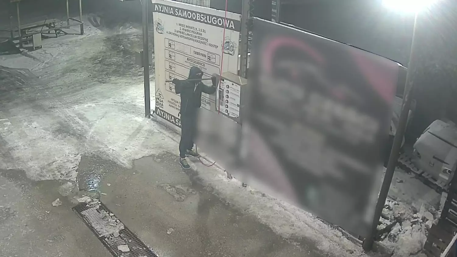 Włamał się do automatu myjni samochodowej. 43-latek został zatrzymany i usłyszał zarzuty