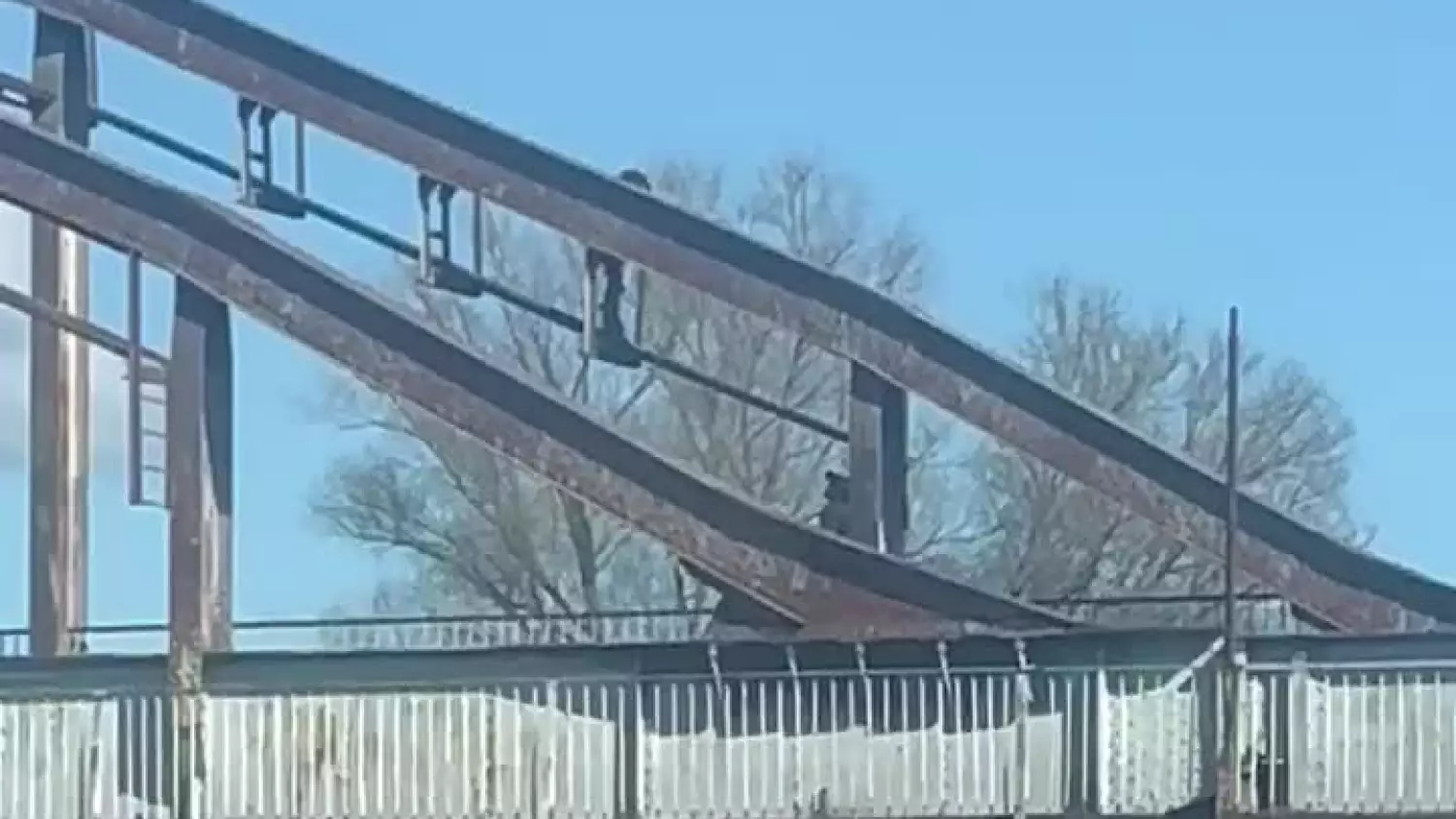 Służby postawione na nogi w Gorzowie. Akcja na moście kolejowym