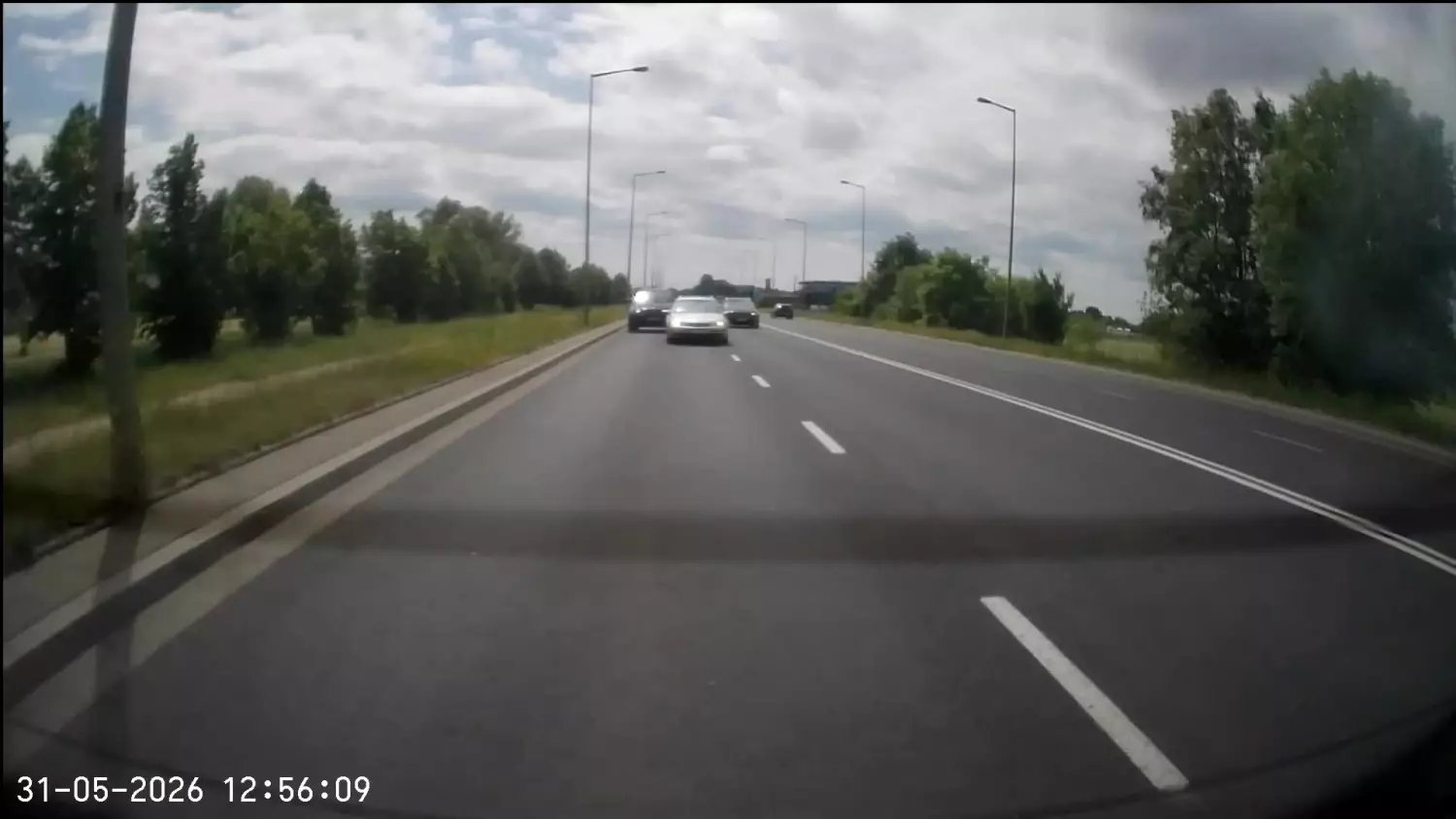 To mogło zakończyć się kolizją. Niebezpieczny moment na nagraniu