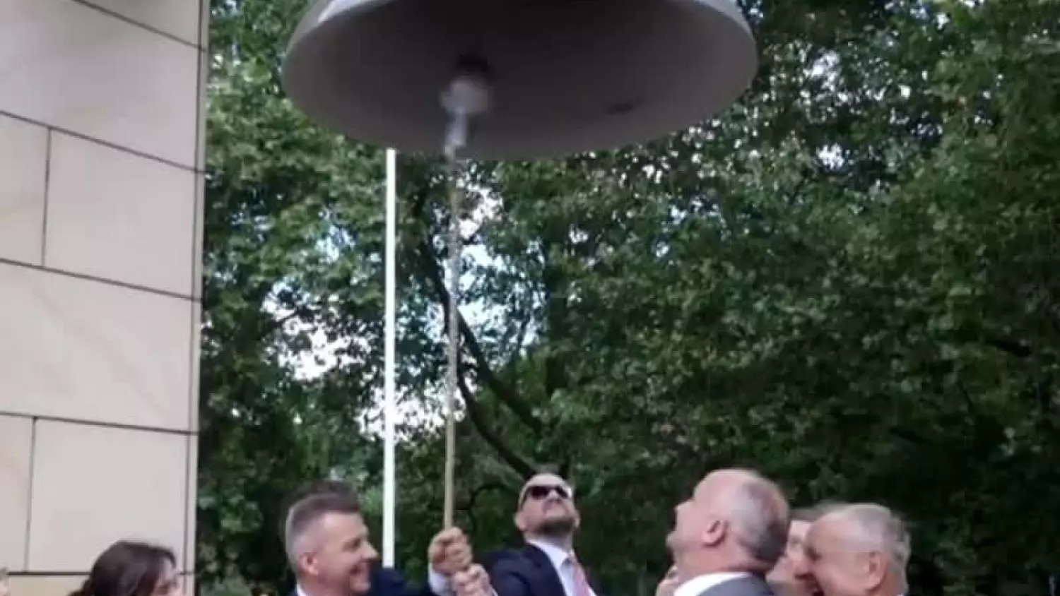 Uderzenie w Dzwon Pokoju. Rozpoczęcie Urodzin Miasta